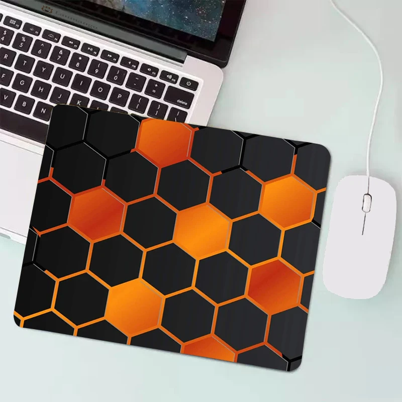 thumbnail image 1 of Alfombrilla de ratón con diseño de panal hexagonal de Anime, accesorios para juegos, mueble para PC, teclado de ordenador, alfombrilla de escritorio, alfombrilla de goma para portátil pequeña, 1 of 5