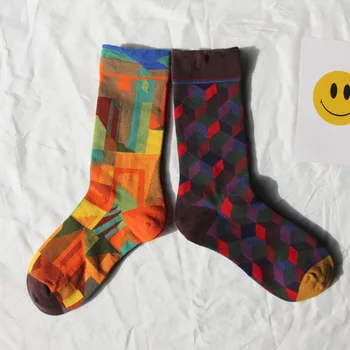 

2020 autumn and winter version of French style graffiti couple socks personality tube socks female creative