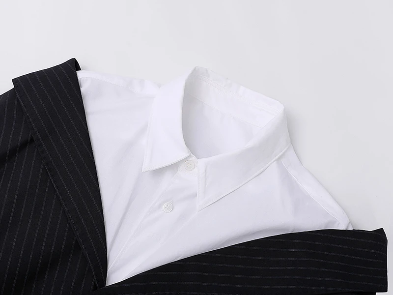 [EAM] Women Black Striped Split Big Size Blouse