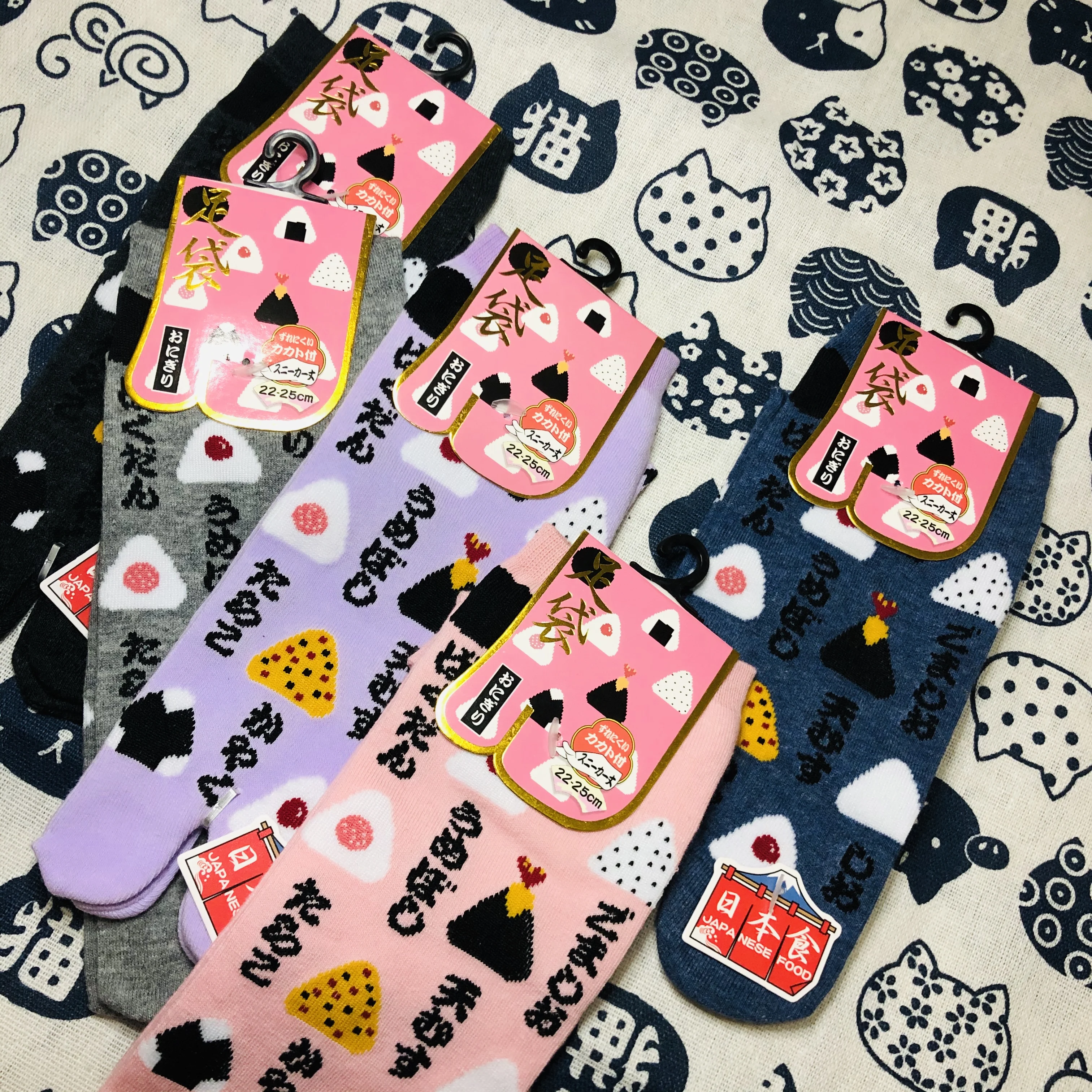 Two fingered two toed ship socks cartoon Japanese food rice ball Tabi ankle | Женская одежда