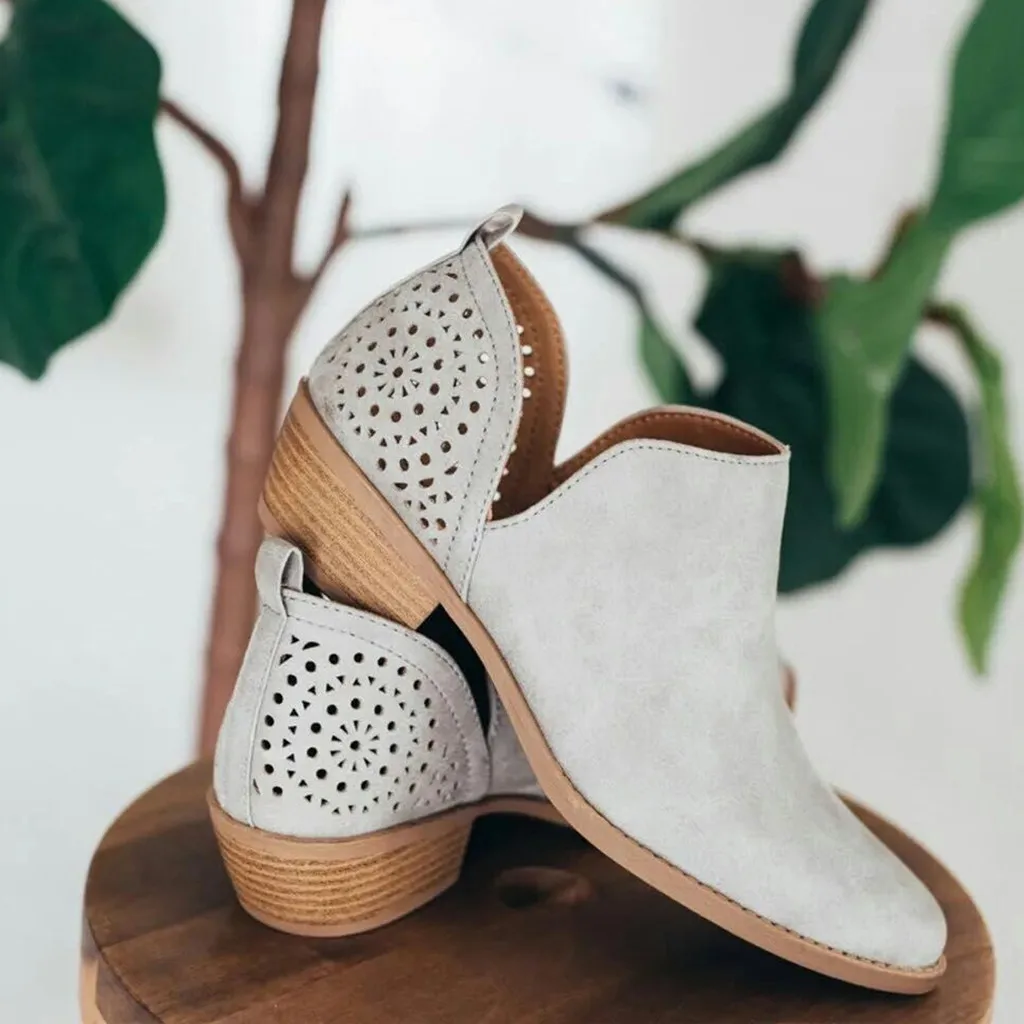 Женские ботинки с перфорацией короткие ботильоны массивным блочным каблуком