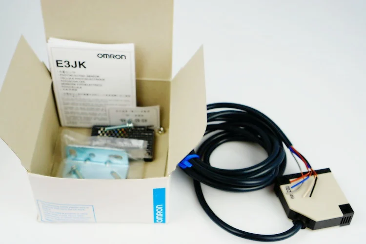 Фотоэлектрический Сенсор E3JK-R4M1