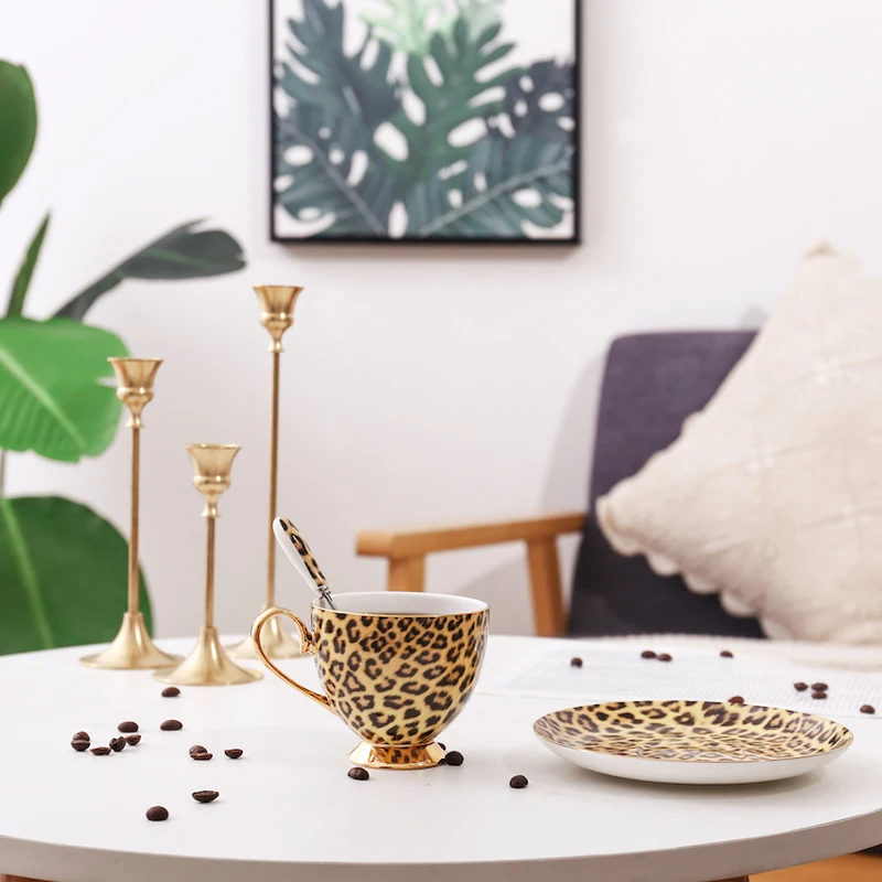 Coffee-Cup-Set-Ceramic-Mug-Bone-China-Porcelain-Drinkware-Tea-Cups-And-Saucer-Sets-Coffeeware-Free.jpg Kávécsésze Készlet Kerámia Bögre Csont Porcelán Ital Teáscsészék És Csészealj Szett Kávéfőző Otthoni Dekoráció - Image 3