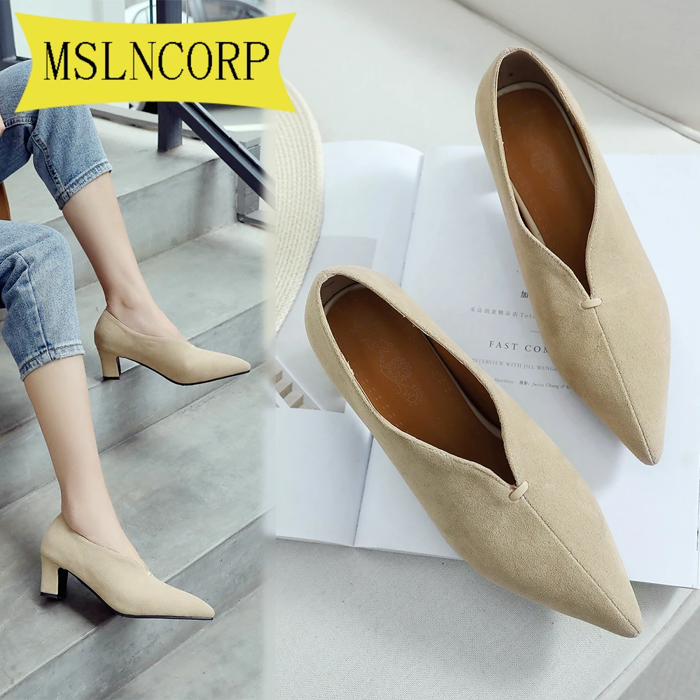 Женские туфли с острым носком квадратным каблуком и глубоким V-образным вырезом |