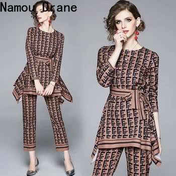 

2019 winter letters printed coffee brown two-piece round neck long sleeve with irregular straight leg hem T-shirt