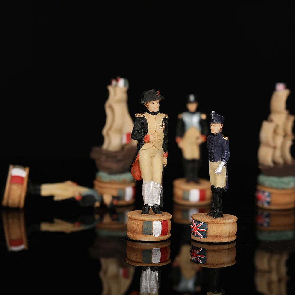 イタリア対フランス戦争のテーマチェスセット32フィギュア彫刻