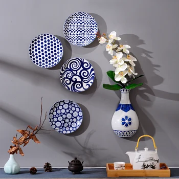 

Chinese Style Blue And White Porcelain Vase Drop Shape Ceramic Wall Hanging Vase For Home Living Room Decoration Flower Vase