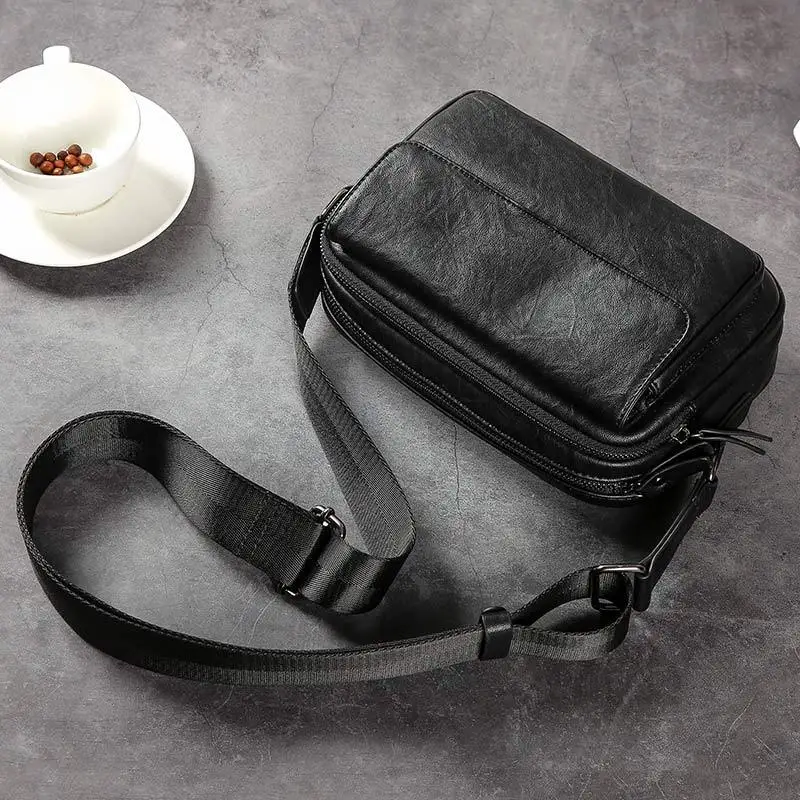 

Mini Men's Bag Leather Shoulder Messenger Bag Casual Clam Men's Bag