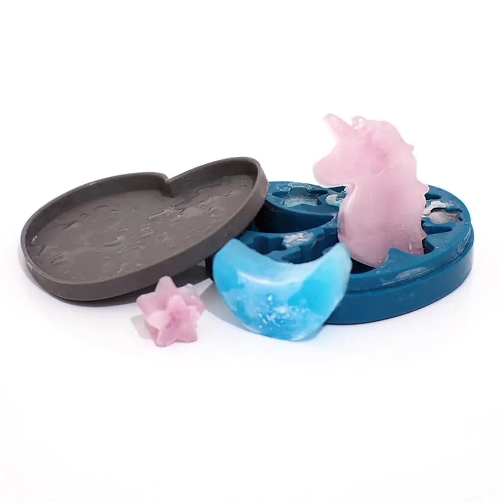 

DIY Random Color Innovative Silicone Heart Mold Easy To Move Ice Cubes Mold Candy Mold Kitchen Accessories