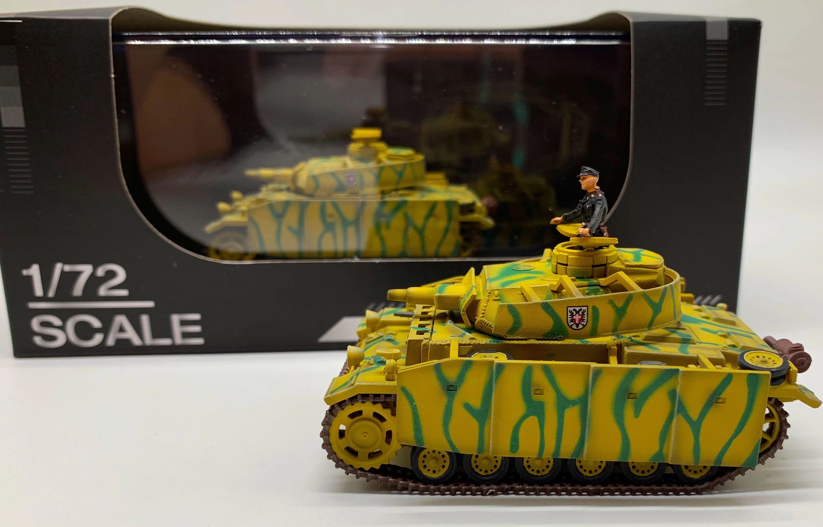 1/72 PANZER III AUSF. N танк с коммандером в сборе Готовая модель 3R модель