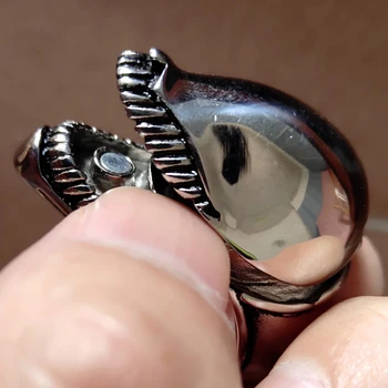 

Hot Selling AVP Alien Predator Punk Ring Alien Warrior Rings Cool Jewelry Animal Skull Biker Ring for Men and Women New 2019