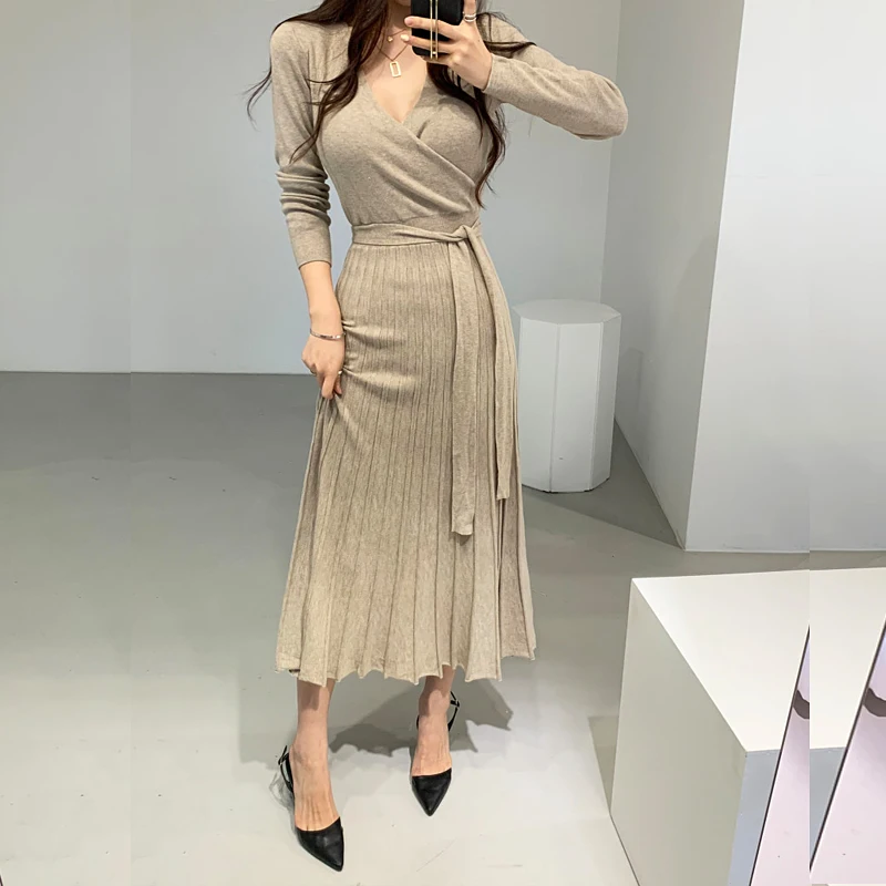 

2019 Korean version of autumn and winter clothes sexy high waist temperament sexy little fragrant wind effort knitted dress