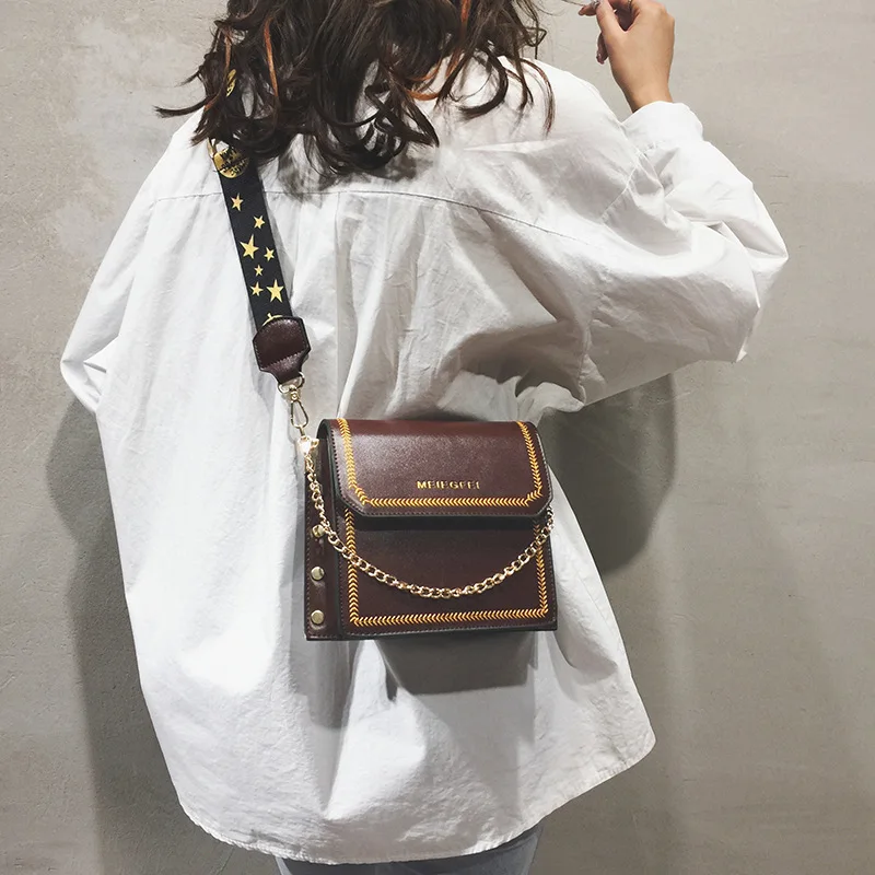 

2019 new winter retro single shoulder female bag Korean version chic wide shoulder belt slanted small square bag