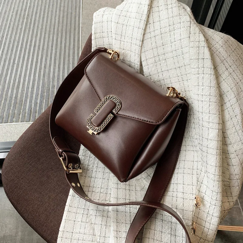 

2020 Early Spring New Style Trapezoid Pillow Metal Magnetic Buckle Shoulder WOMEN'S Bag