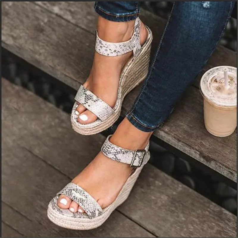 snake print WENYUJH/летние босоножки на ультравысокой танкетке; Модные женские босоножки на платформе с открытым носком, увеличивающие рост; туфли-лодочки размера плюс; - Цвет: snake print