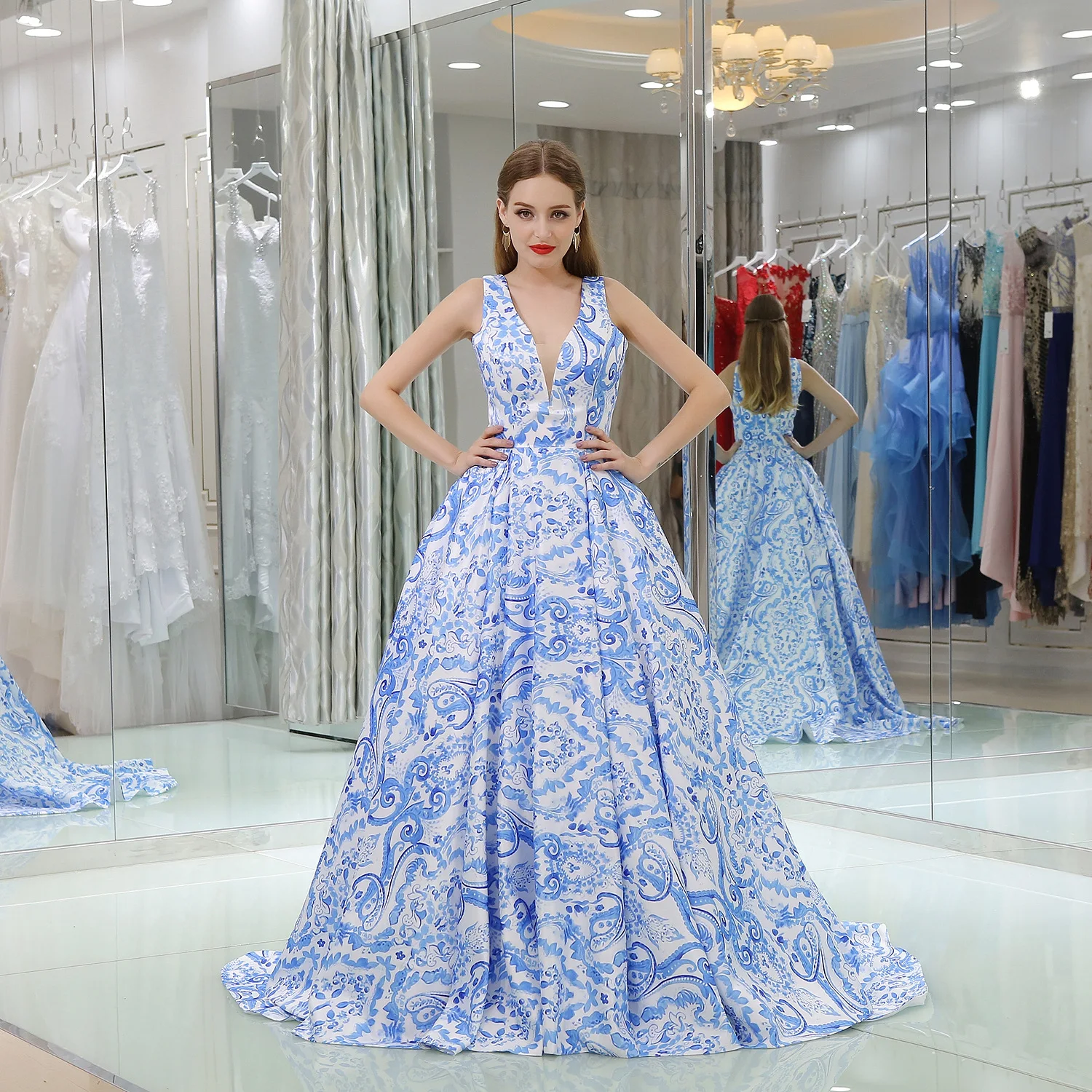 

Luxury Plus Size Evening Gown Dresses For Women Blue Formal Dress Women Elegant Gala Gowns Sxey V-neck Backless Party Dress 2019