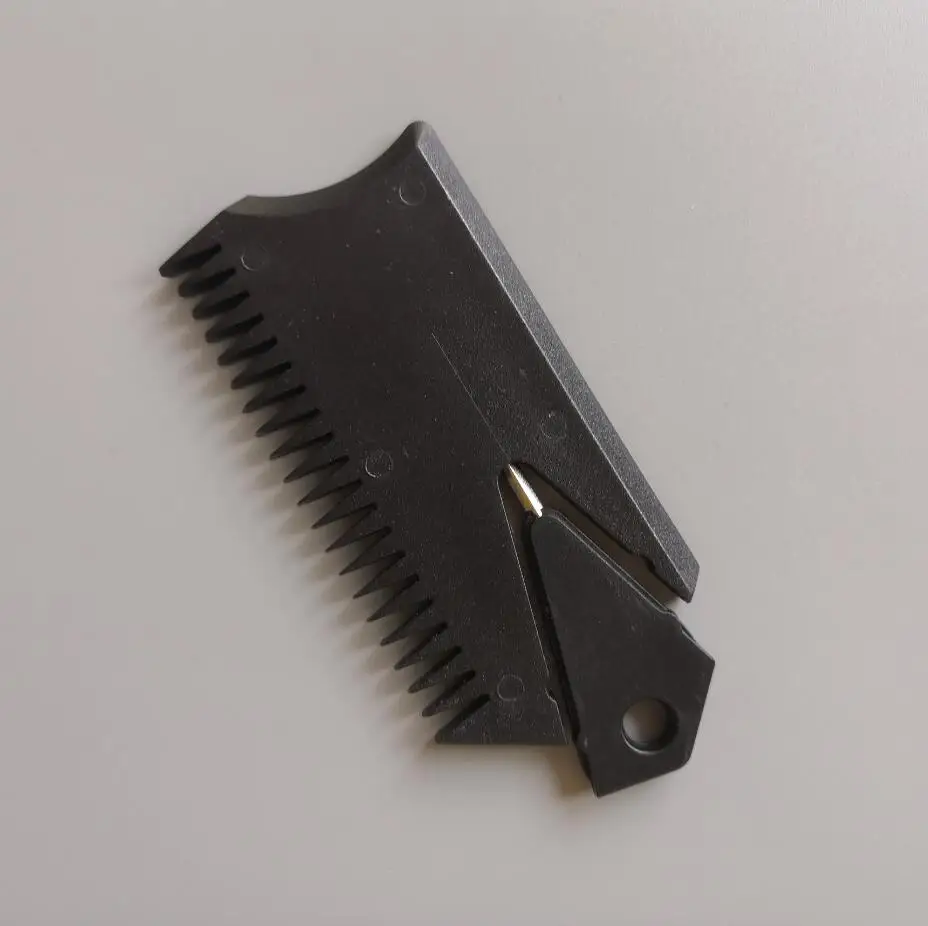 Surf Wax Black Plastic Surf Wax Comb with Surf Fin Key