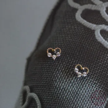 925 Sterling Silver Simple Pavé Crystal Heart Stud Earrings Women Light Luxury Temperament Wedding Jewelry Accessories Gifts