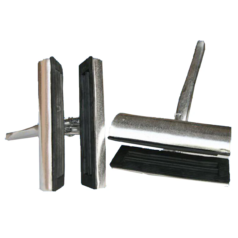 Rab cloth pliers use to straighten the advertising cloth to play a straight role