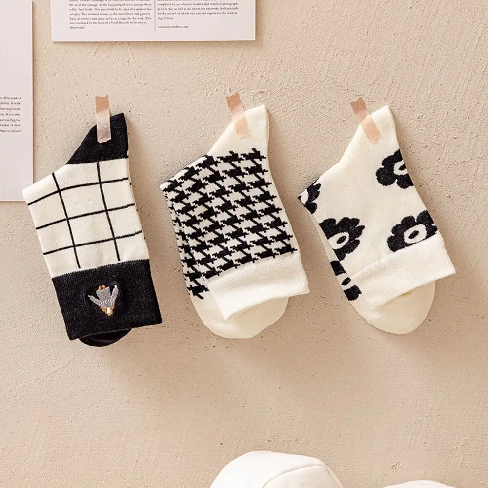 Simple Houndstooth Flowers Embroidery Checkered Cute Printing Socks College style Female Hosiery Mid-tube | Женская одежда