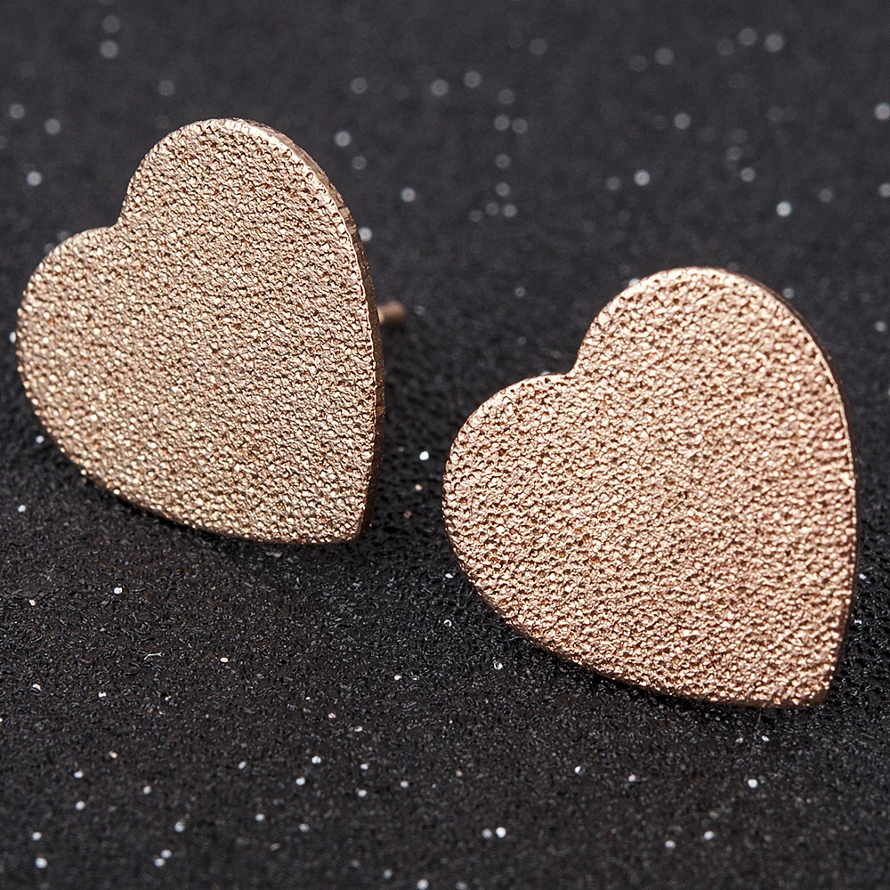 

2019 New Fashion Simple Small Gold Silver Heart Triangle Stud Earrings for Women Wedding Jewerly Accessories Christmas Gift