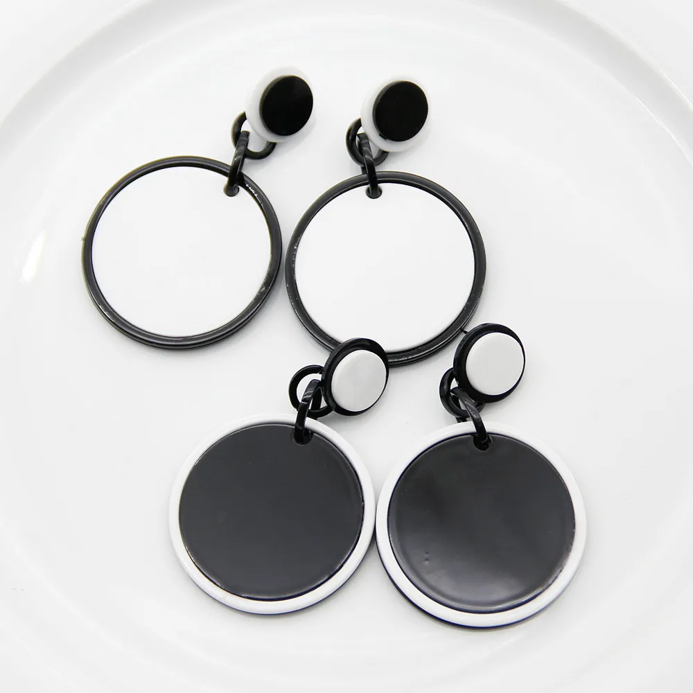 FishSheep Fashion White/Black Acrylic Heart Round Pendant Long Earrings Geometric Drop Dangle Earring Women Statement Jewelry - Image 4