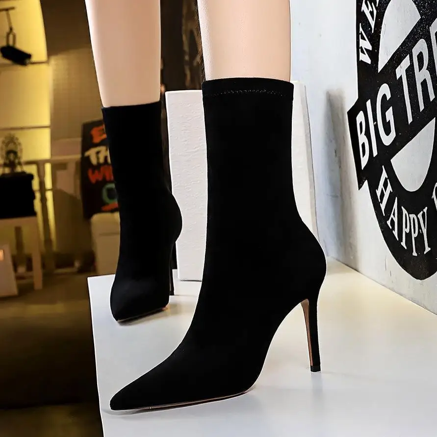

Autumn And Winter Women's Short Boots Fashion Simple Pedicure Women's Boots Thin Heel Suede Pointed Head Sexy Thin Short Boots