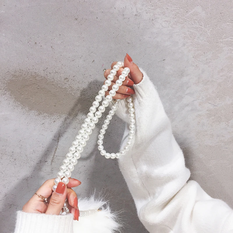 Fashion Faux Fur White Shoulder Bag Soft And Comfortable Suede Round Handbag Autumn And Winter Hot Mini Pearl Chain Chic Bag