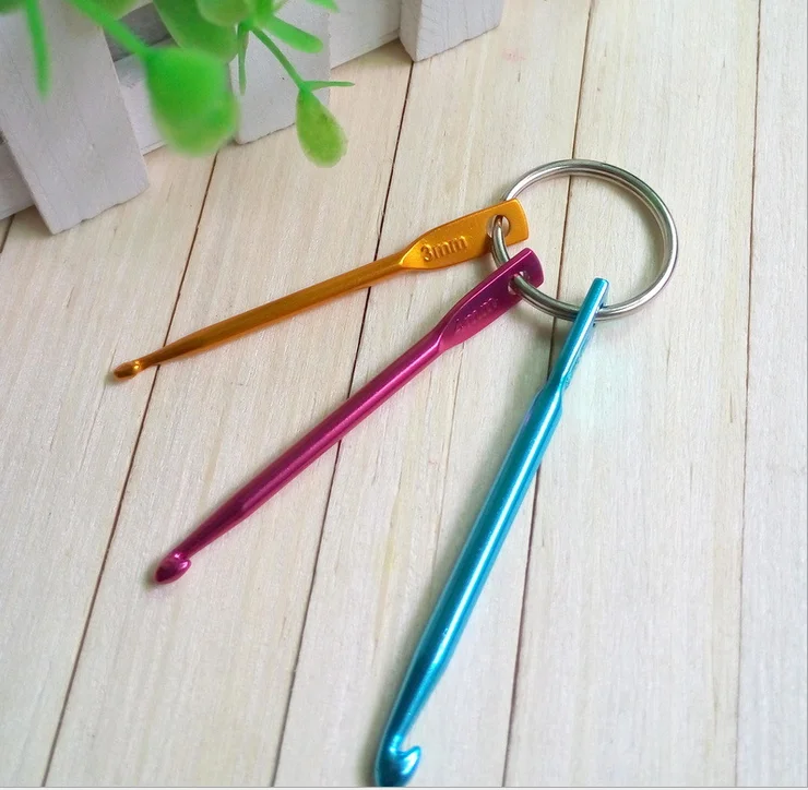 

Hot Sale 3 sizes in 1 Set Keychain Hooks, DIY Multicolour Crafts Knitting Needles Mini Aluminum Crochet Hook