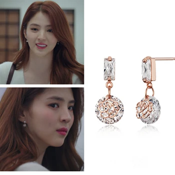 

The world of Korean drama couple So-hee Han Star style Rose Earrings, shiny and exquisite