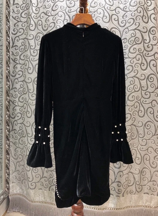 autumn Early new women's dress neckline ribbon knot Nail Drill horn long sleeve wrinkle velvet dress 1011