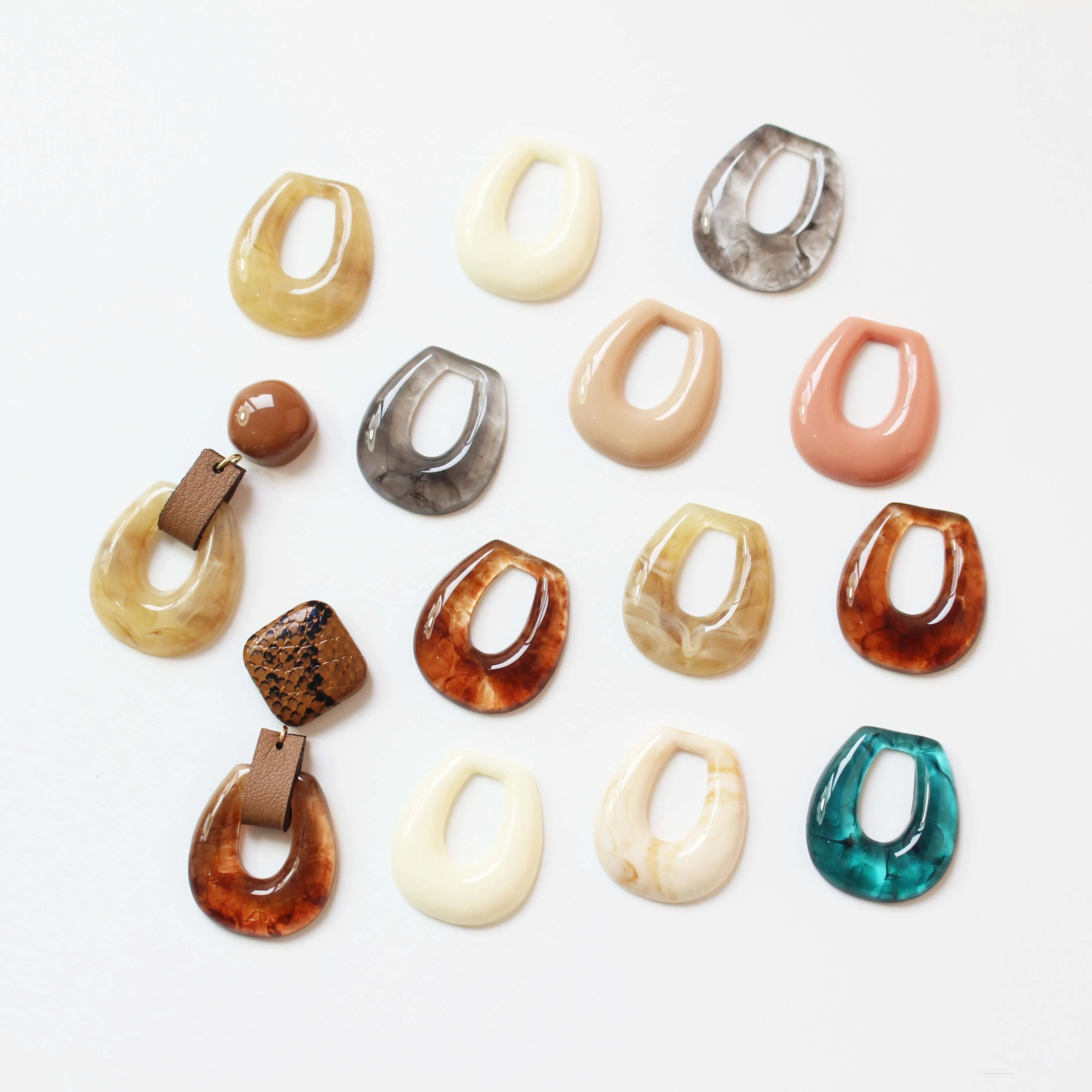 

Retro style 50pcs/lot color printing geometry Horseshoe shape resin beads diy jewelry earring/garment pendant accessory