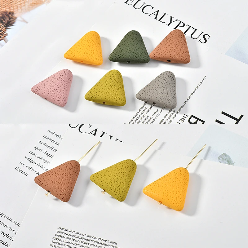 

50pcs/lot Color rubber paint imitation coral stone geometry triangle shape resin straight hole beads diy jewelry accessory