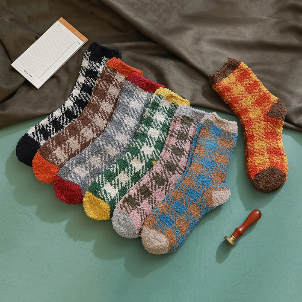 Новые женские носки кораллового цвета для сна; зимние домашние толстые бархатные осенне-зимние модели; теплые корейские носки-тапочки для женщин; Calcetines