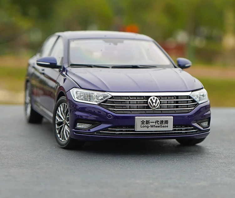 Dark Blue 1:18 Volkswagen Sagitar Длинная колесная база модель автомобиля с маленьким подарком - Цвет: Dark Blue