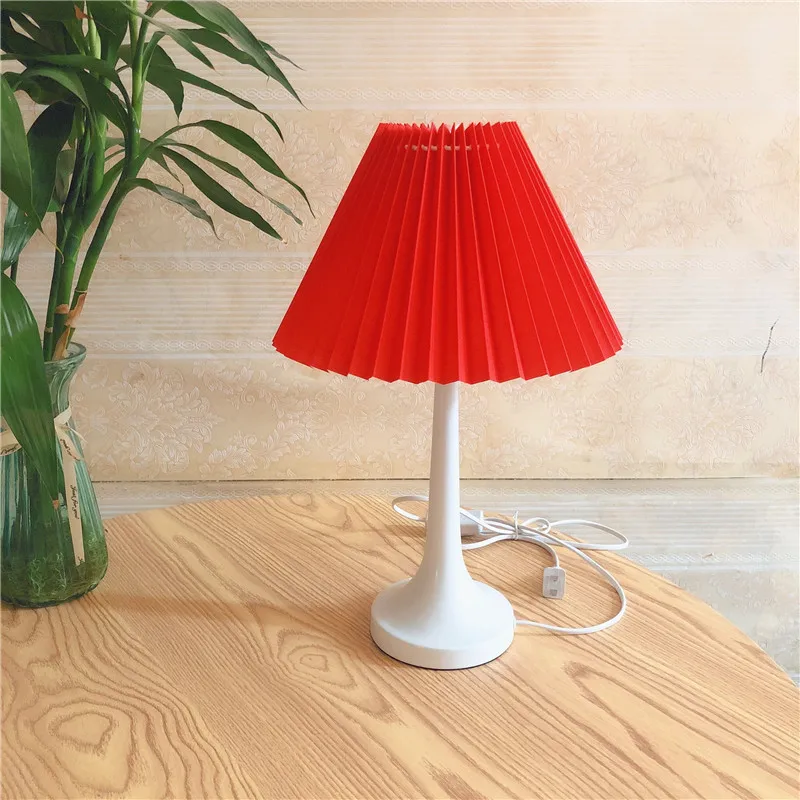 

Korean retro ins hotel bedroom abajur home stay creative desk lamp modern pleated pleated iron bedside decorative lamp