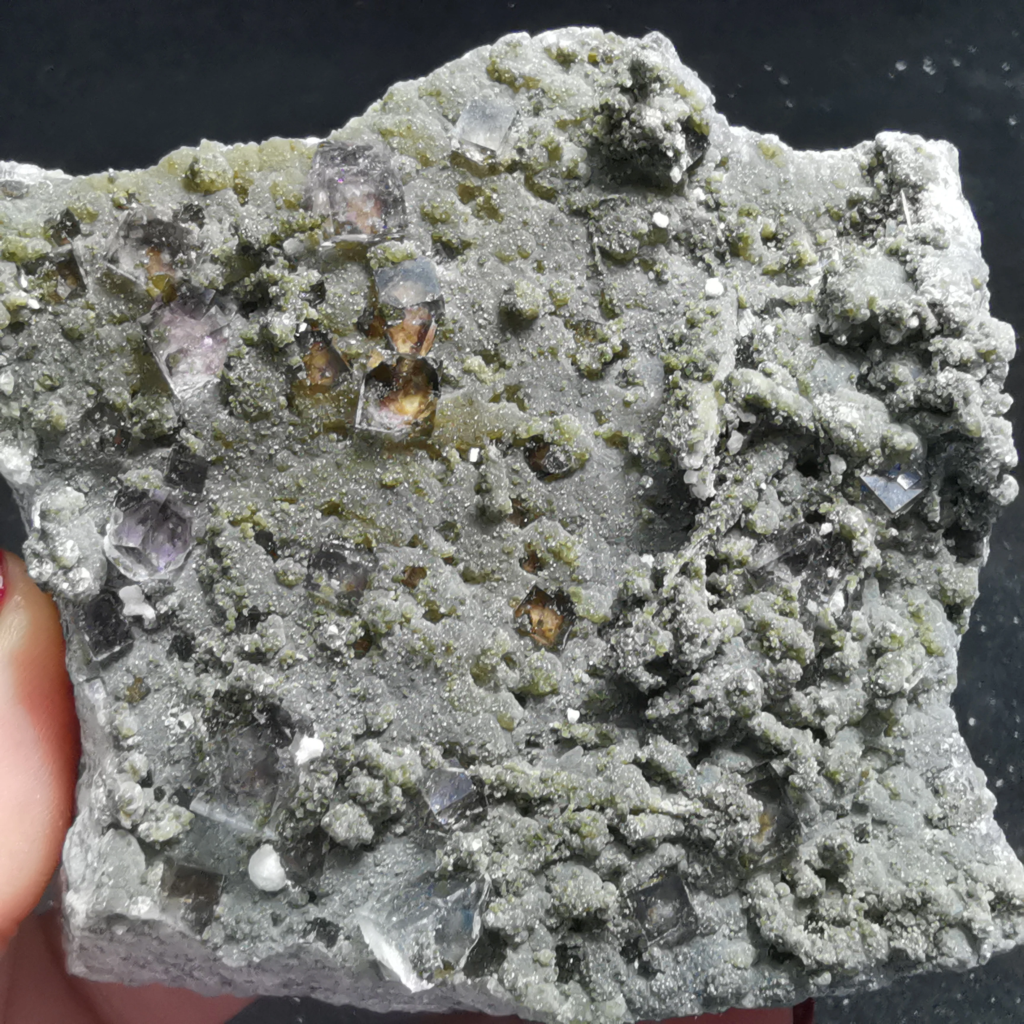 

254.9gNatural rare transparent fluorite and green mica associated cluster mineral specimen CRYSTAL HEALING CRYSTAL QUARTZ GEM