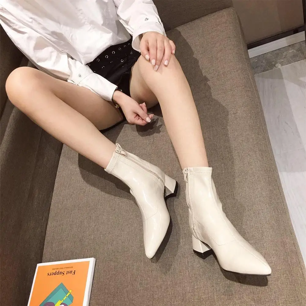 Bootee/женские осенние ботинки г. Обувь с острым носком кожаные зимние женские ботинки на массивном каблуке; роскошные дизайнерские женские ботинки на молнии с острым носком