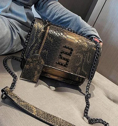 

Luxury Woman Bag Fashion Snake Patter Crossbody Bags for Woman 2019 New Rivet Shoulder Bag Lady's Bag Sac Main Femme