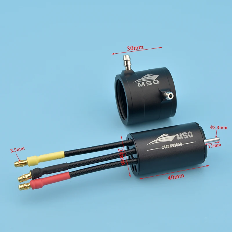 Ensemble de trois moteurs brushless 3650KV pour modélisme RC, sur fond noir, prêts à être installés.
