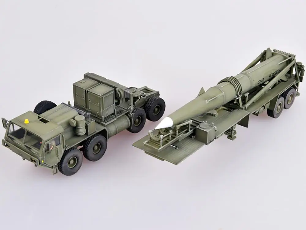 США HEMTT M983 трактор и Pershing II ракета 1/72 Готовая модель сбора