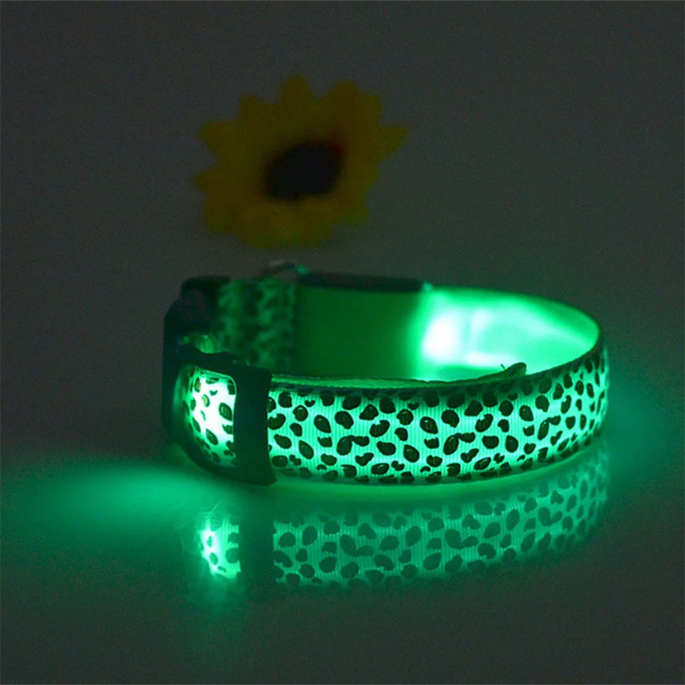 Green Светодиодный ошейник для собак, мигающий в темноте, 3 режима освещения, безопасный регулируемый нейлоновый леопардовый Ошейник для питомцев, светящиеся аксессуары для питомцев, хит - Цвет: Green