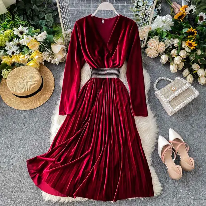 YuooMuoo красное бархатное винтажное платье с v-образным вырезом, женское элегантное приталенное облегающее черное Плиссированное длинное платье в стиле ретро, женское Макси-платье - Цвет: Красный
