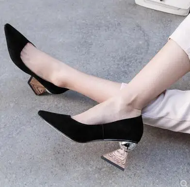 Модные женские замшевые туфли-лодочки абрикосового цвета базовые туфли на высоком каблуке с острым носком Черное вечернее платье рабочая обувь на необычном каблуке 7 см; zapatos mujer - Цвет: Черный