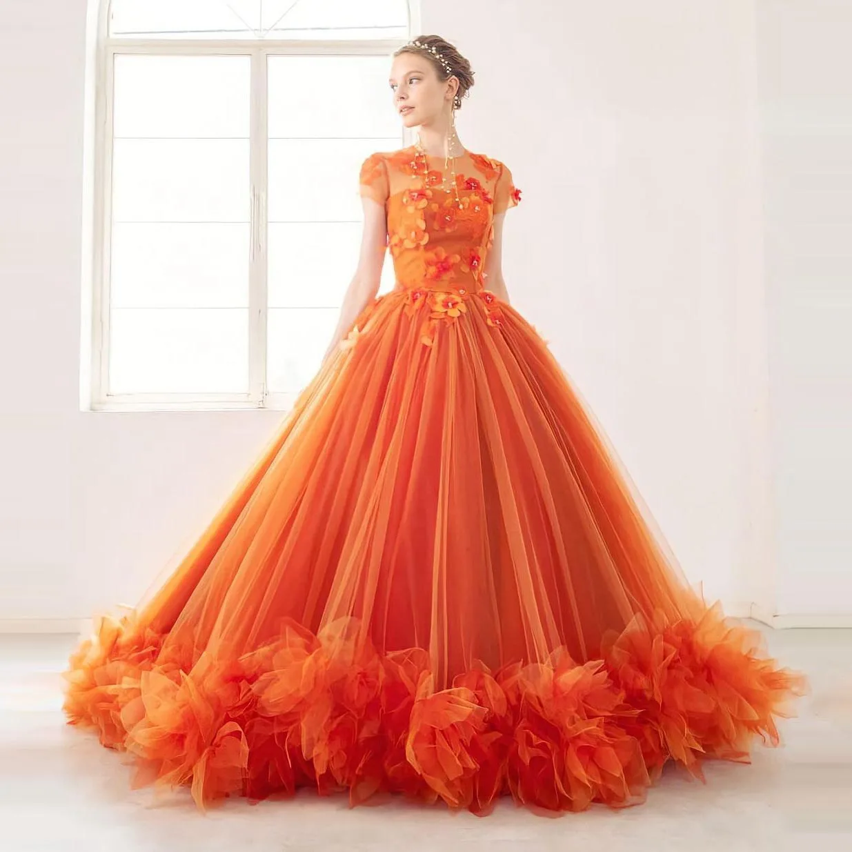 

Bright Orange Evening Dress O-Neck Appliques Dress Elegant Tulle Ball Gown Lush Ruffled Wedding Dress With Train Chic Prom Dress