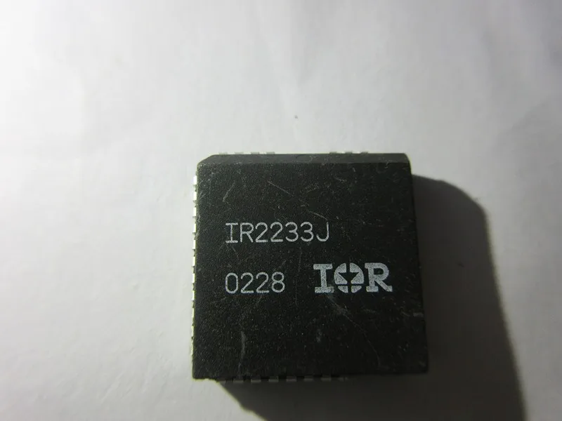 10 шт в упаковке, новая IR2233JPLCC-32