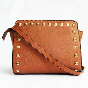 

2020 Luxury Women's Women's Rivet Bag Pu Leather One-shoulder Slanted Bag Fashion Designer Bags Cross-print Small Square Bag
