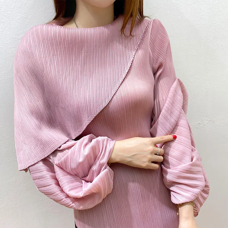 

Женская свободная плиссированная футболка с отложным воротником и рукавами-фонариками