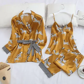 

The new fall collection of women's pajamas, ice silk and chest cushion, is a hot three-piece cartoon print house