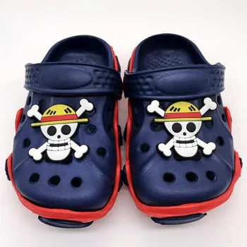 

1 Pair Kids Soft EVA Garden Clogs For Children Summer Beach Sandals Shoes With Mouse/Duck/Skull Shoe Charms